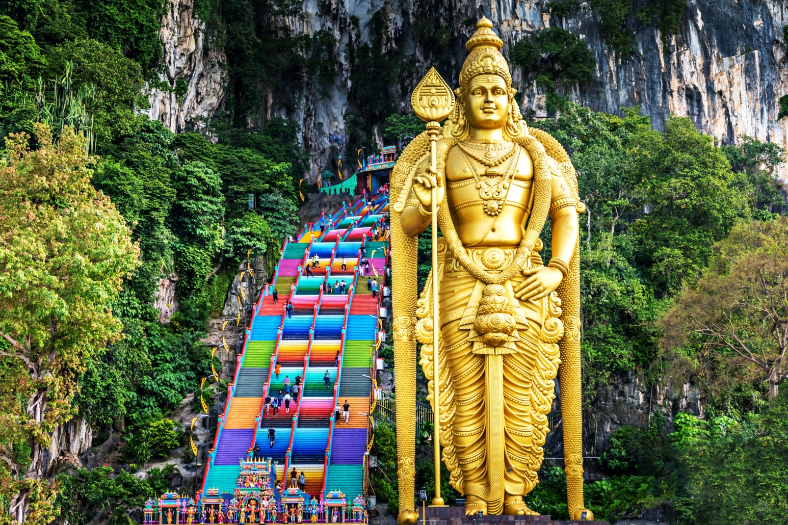 golden-statue-batu-caves-kuala-lumpur small